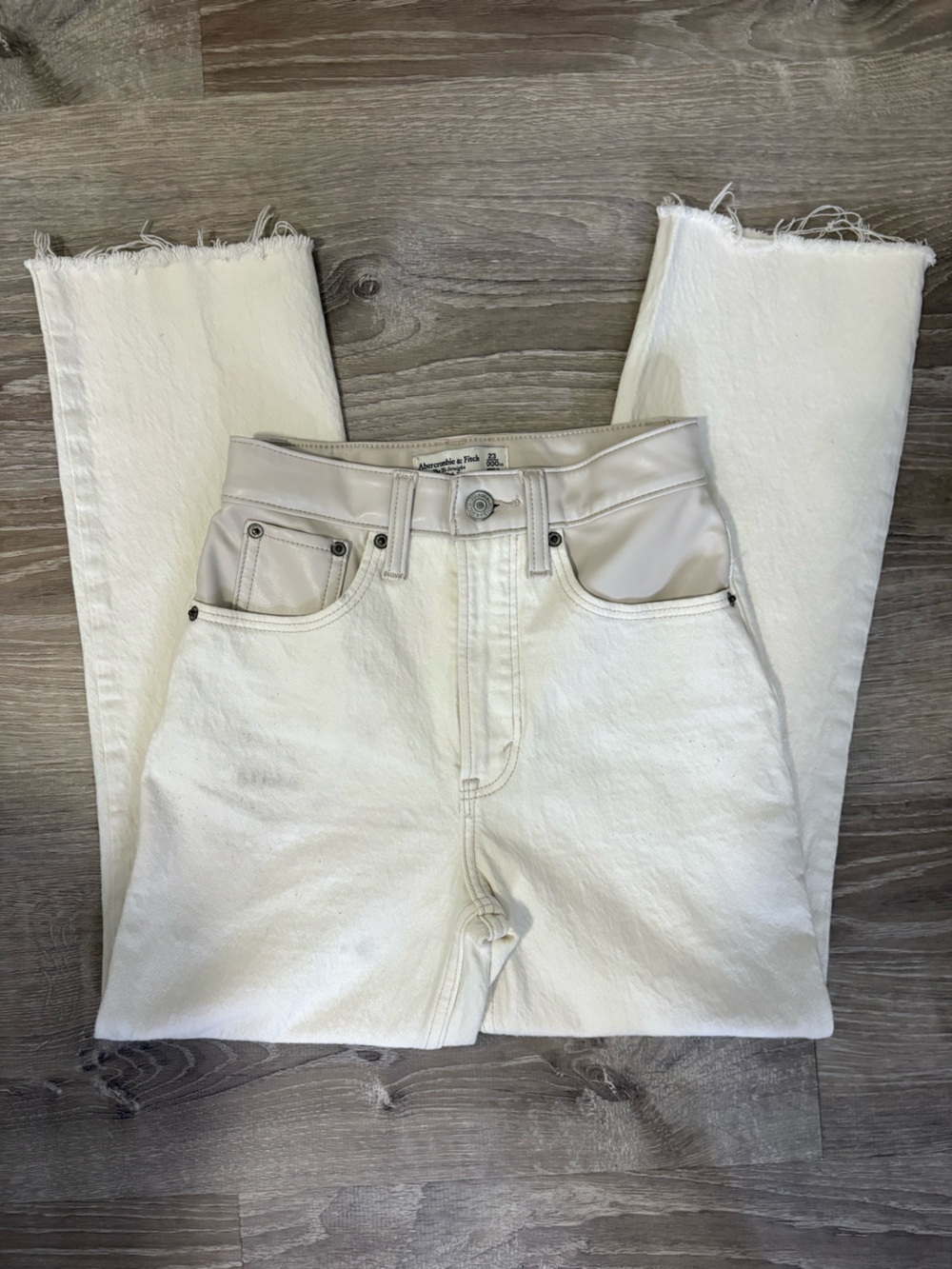 Abercrombie and Fitch White High-Rise Women's Jeans - 90s Straight Leg